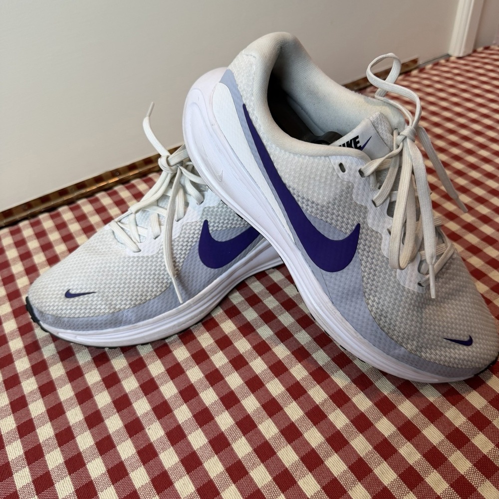 Nike Revolution 8 Wide Running Shoes Women Size 8 White/Purple